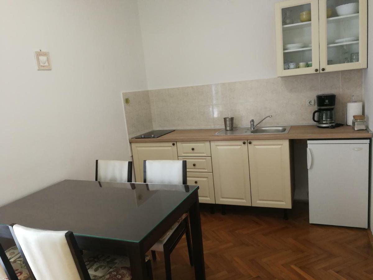 Apartment Violeta 1 Funtana Exteriör bild