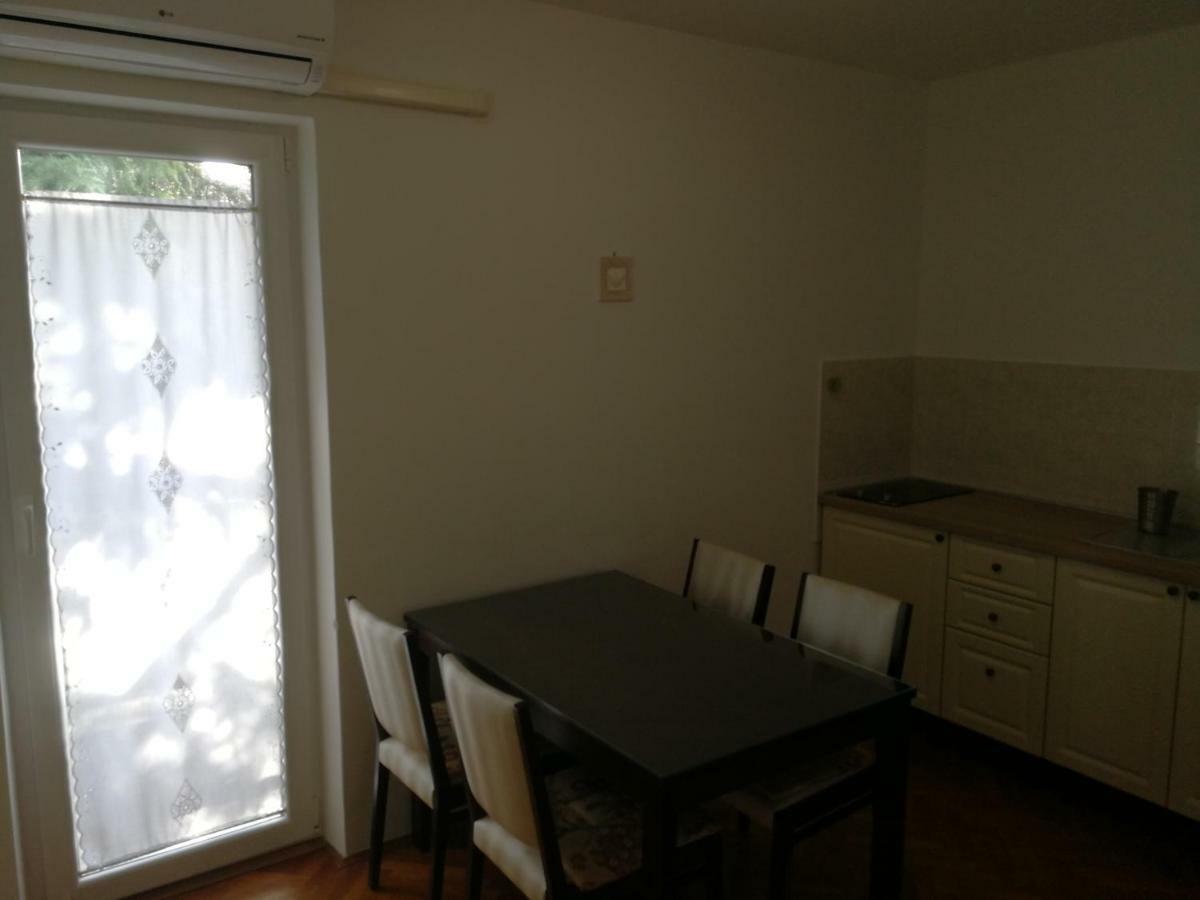 Apartment Violeta 1 Funtana Exteriör bild