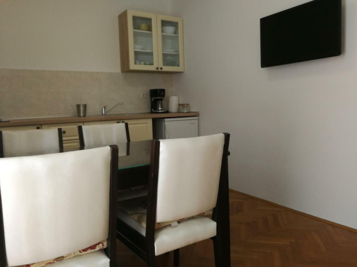 Apartment Violeta 1 Funtana Exteriör bild